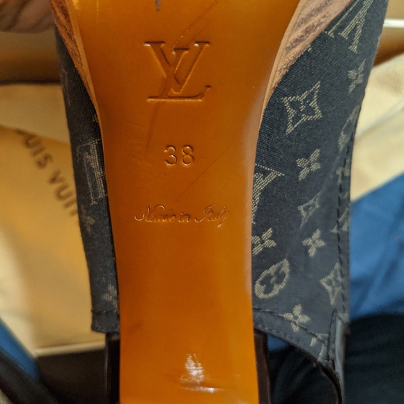 Louis Vuitton - Picture 4 of 12